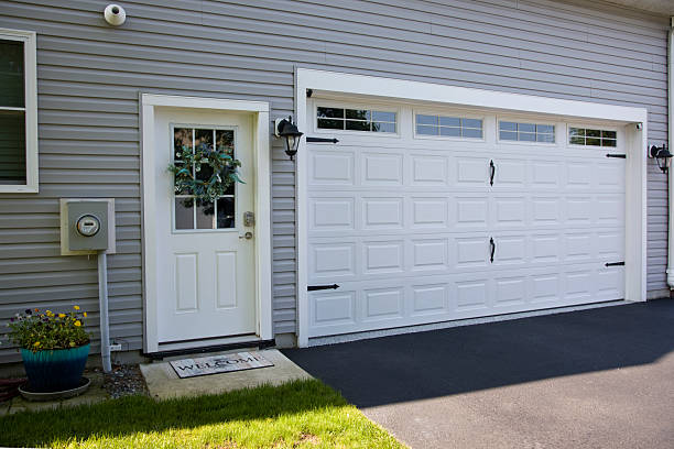 24/7 Emergency Garage Door Panel Replacement experts in Tucson Estates, AZ